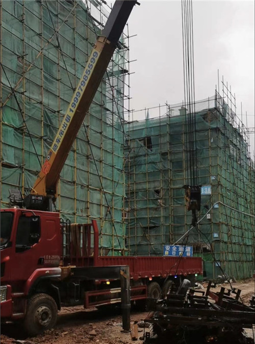 铁门关市“慢工细活”—— 吊车的 “微动控制” 技术