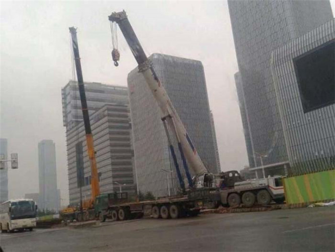 铁门关市“自动找平”—— 吊车的 “平地神器” 技术